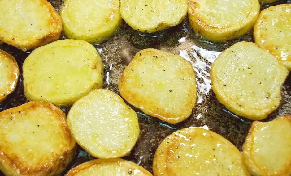 Картофель тушеный с грибами и кабачками