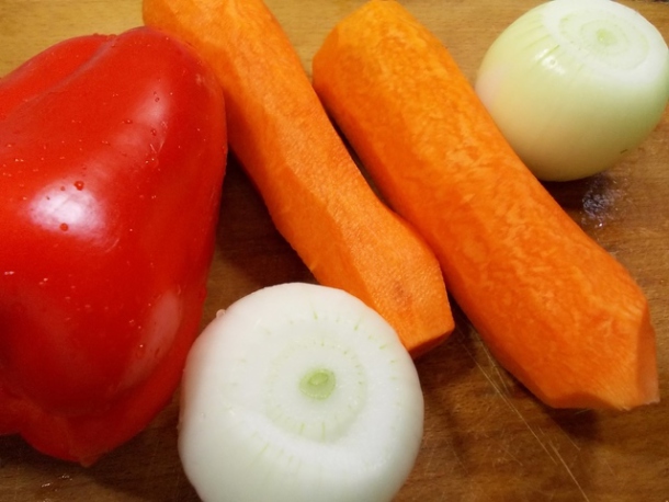 Томатный соус с овощами