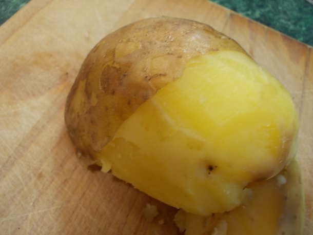 Картофель запеченный с чесночным соусом