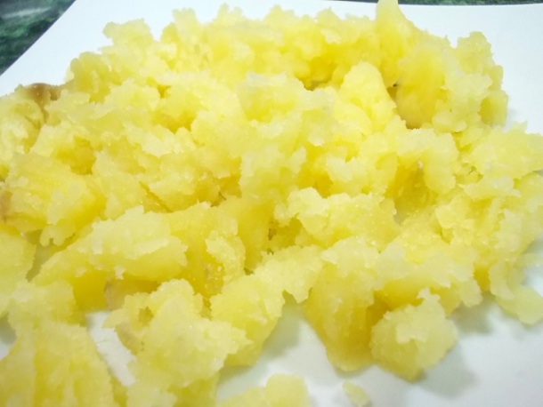Картофель запеченный с чесночным соусом
