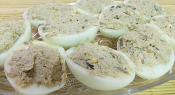 Яйца фаршированные шпротами