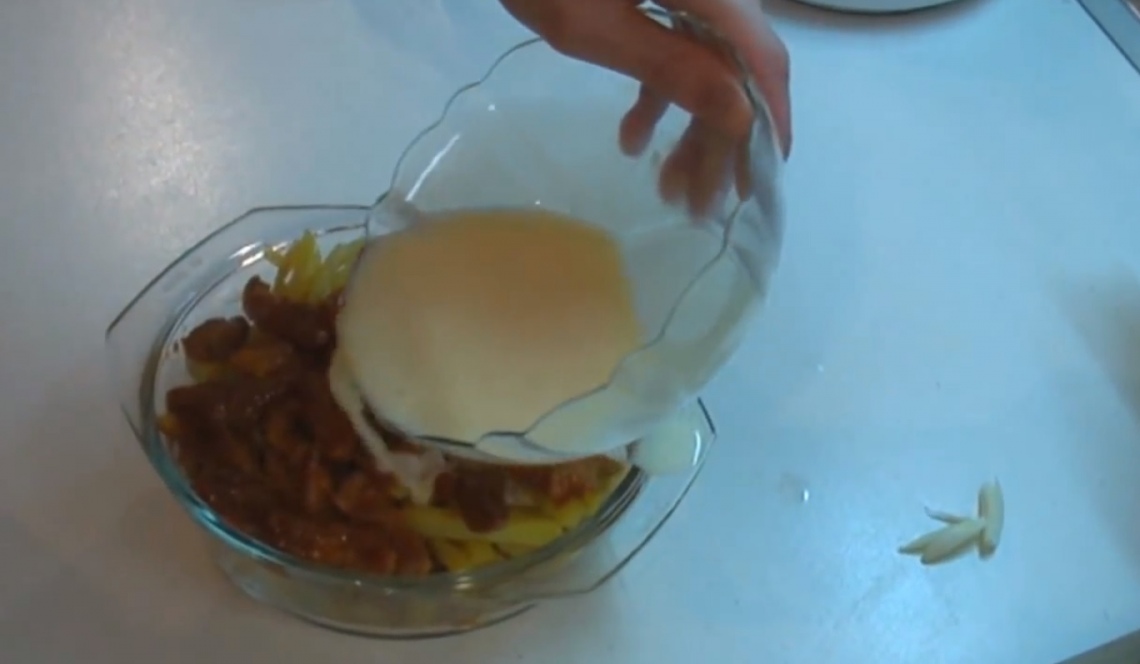 Фото картофель мясо смесь из яиц и молока